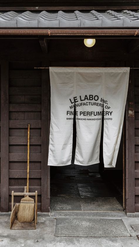 Le Labo Kyoto Machiya by Jo Nagasaka + Schemata Architects — Thisispaper Japan Autumn, Tatami Room, Blue Bottle Coffee, Japanese Furniture, Public Architecture, Architectural Section, Landscape And Urbanism, Chicago Architecture, Cultural Architecture