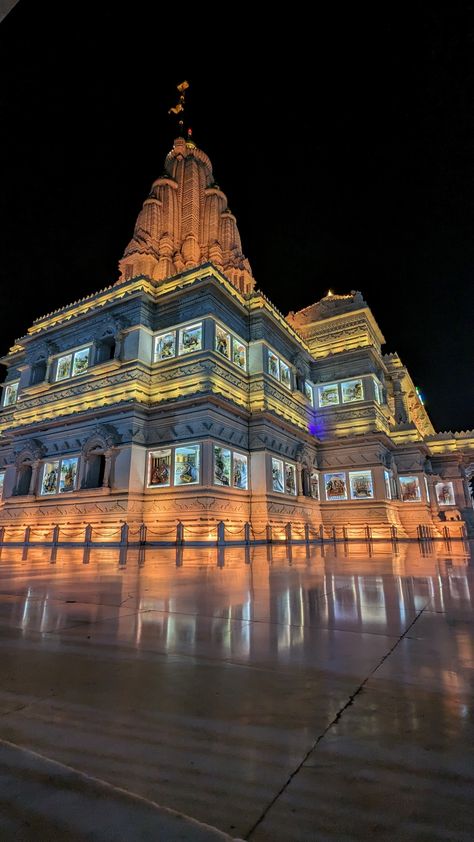 A mesmerizing view Ram Minder Photo, Mathura Temples Krishna, I Love Mathura Vrindavan, Ram Minder, Krishna Temple Aesthetic, Prem Mandir Night View, Vrindavan Aesthetic Wallpaper, Iskon Temple Vrindavan Aesthetic, Ram Mandir Aesthetic