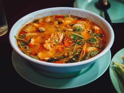 National Dish Quest (Thailand): Tom Yum Goong Tom Yum Goong Soup Recipe, Chelo Kebab, Tom Yum Kung, Tom Yum Goong, Middle Eastern Food, Pork Leg, Thai Soup, Tom Yum Soup, Shrimp Soup