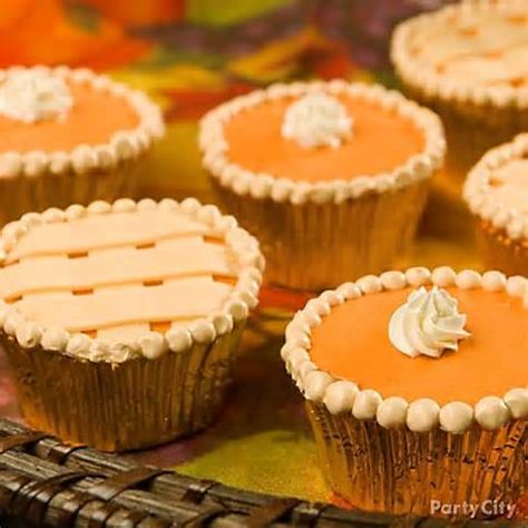 thanksgiving party ideas - Yahoo! Image Search Results Pumpkin Pie Cupcakes, Thanksgiving Cupcakes, Pie Cupcakes, Thanksgiving Pumpkin Pie, Fall Cupcakes, Thanksgiving Cakes, Thanksgiving Treats, Crinkle Cookies, Thanksgiving Appetizers