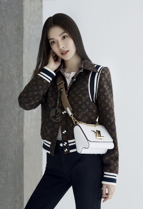 Louis Vuitton Outfits, Vuitton Outfit, Louis Vuitton Outfit, Casual Sporty Outfits, Louis Vuitton Dress, Campaign Fashion, Casual Day Dresses, Korean Fashion Dress