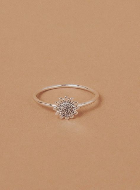 Toe Ring Designs, Sunflower Ring, Engagement Ideas, Ruby Engagement Ring, Silver Jewelry Handmade, 925 Silver Jewelry, Rose Gold Engagement Ring, Vintage Engagement Rings, Princess Polly