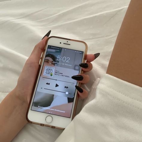 Korean Journal, Fan Aesthetic, Kpop Phone Cases, Diy Case, Boyfriend Wallpaper, Iphone Obsession, Phone Inspiration, Iphone Pictures, Picture Movie