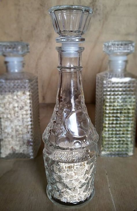 Crystal Cut Glass Decanters: Not Just For Bar Carts Anymore Use for dry goods storage Decanter Ideas Display, Decanter Decor Ideas, Crystal Decanter Display, China Place Settings, Decanter Display, Glassware Crafts, Old Glass Bottles, Decanter Decor, Vintage Decanter