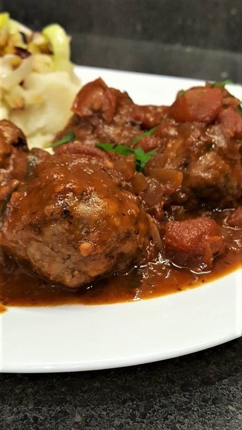 Belgian Meatballs, Belgian Recipes, Meatballs In Tomato Sauce, Meatball Dishes, Belgium Food, Belgian Food, Food Magic, Around The World Recipes, Best Meatballs