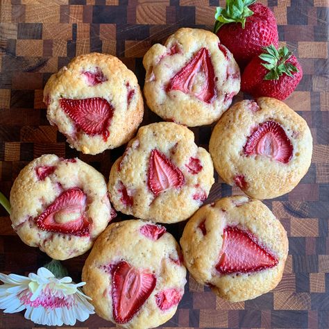 Fresh Strawberry Sourdough Muffins Strawberry Sourdough, Strawberry Cream Cheese Muffins, Strawberry Rhubarb Muffins, Sourdough Muffins, Rhubarb Muffins, Strawberry Muffins, Sourdough Discard, Fresh Strawberries, Yummy Sweets