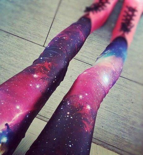 Galaxy leggings via lovethispic.com Galaxy Tights, Galaxy Pants, Galaxy Outfit, Nasa Clothes, Galaxy Leggings, Galaxy Fashion, Pink Galaxy, Purple Leggings