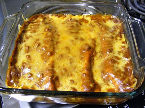 Soft tortillas are filled with cheddar cheese and onion then covered with Wolf's brand chili and more cheddar then baked until melted and bubbly.  Shown with warmed Old El Paso Fat Free Refried beans topped with cheddar cheese and onion. Cheese Enchiladas Casserole, Chili Cheese Enchiladas, Enchirito Recipe, Cheese Enchiladas Recipe, Cheese Enchilada Casserole, Wolf Brand Chili, Enchiladas Casserole, Chili Enchiladas, Easy Enchilada Recipe