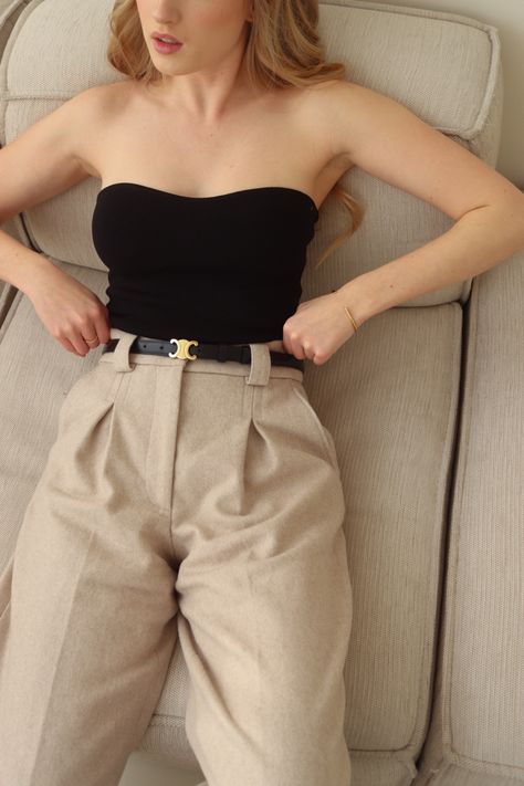 Casual Tube Top Outfit, Black Top And Trousers Outfit, Tube Top And Trousers Outfit, Black Celine Belt Outfit, Beige With Black Outfit, Outfit Ideas With Belt, Trousers With Belt Outfit, Casual Ingenue Style, Celine Belt Outfit Women