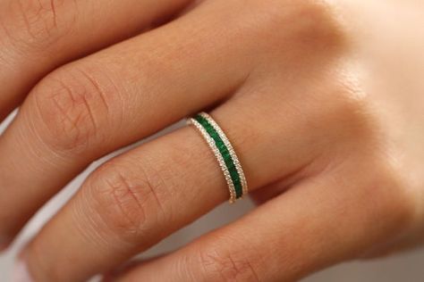 Emerald Ring Design, Emerald Anniversary, Emerald Band Ring, Emerald Wedding Band, Smaragd Ring, Emerald Band, Inexpensive Jewelry, Emerald Wedding, Gold Armband