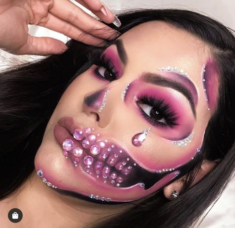 Skull Face Makeup, Pregnant With A Girl, Skeleton Face, Skeleton Makeup, Pink Skull, Pink Wig, Skull Face, Halloween Looks, Halloween Skeletons