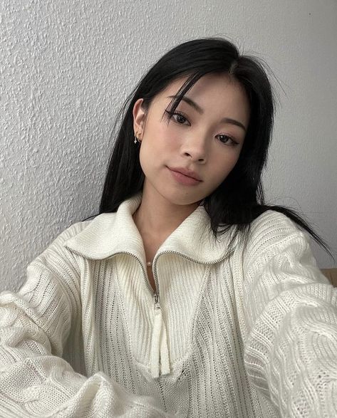 Naomi Chester, Korean Face, Alt Girls, Twisted Series, Casual Hairstyles, Character Inspo, Girls Makeup, Japanese Women, Girl Face