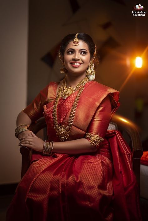 Kerala Hindu Bride, Lehenga Pink, Indian Bride Poses, Indian Bride Photography Poses, Bride Photos Poses, Kerala Bride, Bridal Sarees South Indian, Indian Bridal Sarees, Bridal Photography Poses