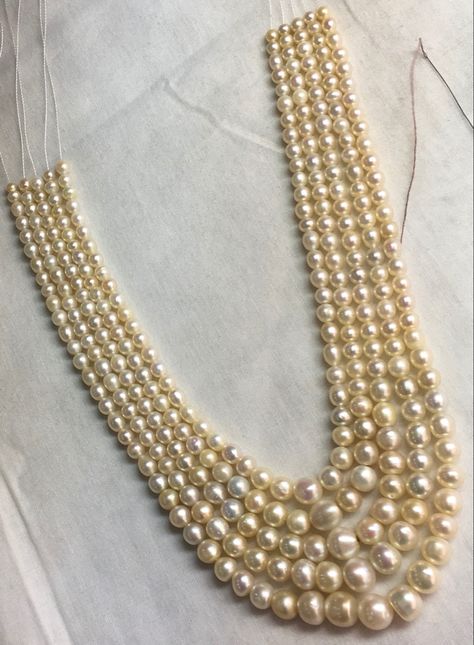 Indian Bridal Jewelry Kundan, Pretty Gold Necklaces, Wedding Dress Pakistani, Vintage Indian Jewelry, Asian Wedding Dress Pakistani, Latest Gold Jewellery, Necklace Traditional, Dress Pakistani, Jewelry Kundan