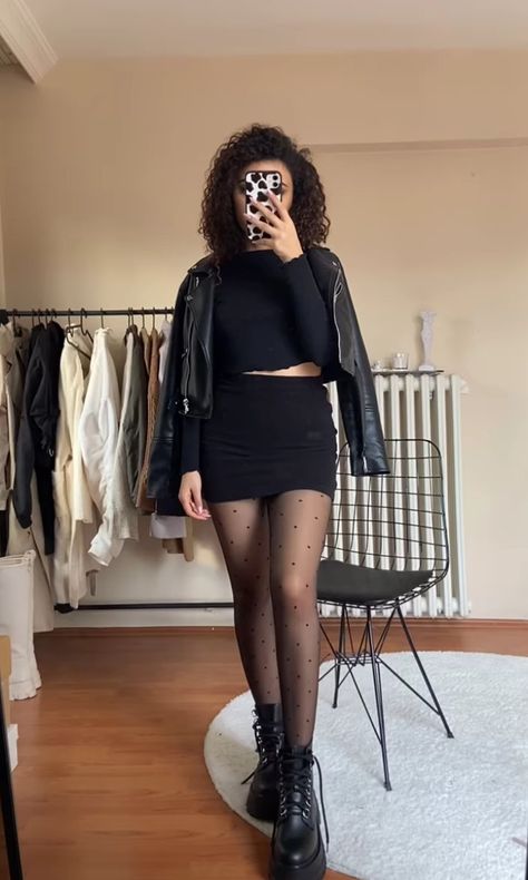 Black Sheer Stockings Outfit, Black Skirt Leather Jacket Outfit, Artic Monkeys Outfit Ideas, Black Leather Skirt Outfit Casual, Black Mini Skirt Outfit Casual, Artic Monkeys Concert Outfit, Black Mini Skirt Outfit Night, Leather Skirt Outfit Casual, Black Skirt Leather