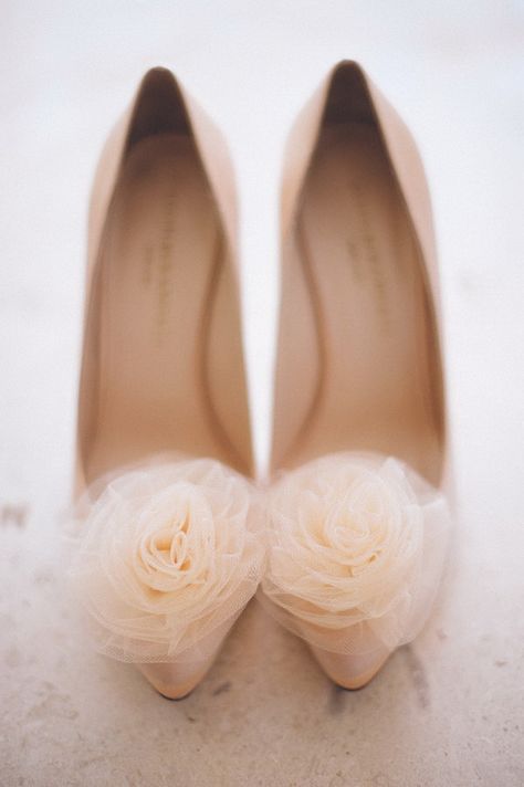 Top 20 Wedding Shoes You’ll Want | http://www.tulleandchantilly.com/blog/top-20-wedding-shoes-youll-want/ Shoes With Flowers, Peach Wedding, Vintage Inspired Wedding, Fabulous Shoes, Blush Wedding, Shoe Obsession, Badgley Mischka, White Shoes, Bridal Shoes