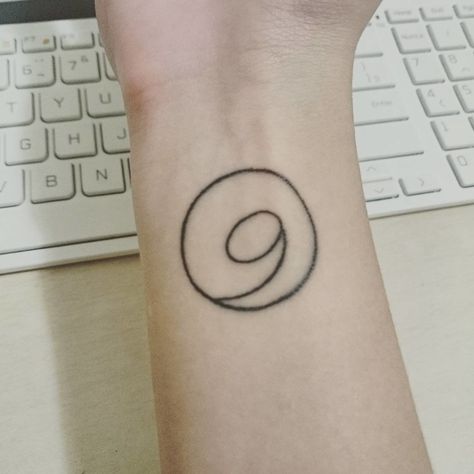 CafeMom.com : Simple Symbol : 28 Meaningful Tattoos That Represent Gratitude -- This simple spiral symbol is the universal marker of gratitude. Showing an infinite loop, it stands for everlasting appreciation. We love how low-key this ink is -- it really embodies the spirit behind the meaning of this tattoo. Gratitude Tattoo Ideas, Gratitude Symbol, Gratitude Poems, Gratitude Tattoo, Spiral Symbol, Tattoo Ideas Simple, Aa Tattoos, Tiny Tats, Body Ideas