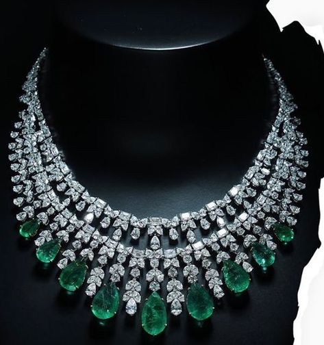 Emeralds Jewellery, Emerald Jewelry Necklace, Platinum Jewellery, Bridal Diamond Necklace, Diamond Necklace Designs, Antique Bridal Jewelry, Fairy Jewelry, Diamond Jewelry Necklace, Diamond Jewel