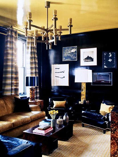 lacquered black walls and yellow ceiling in a living room by Steven Gambrel Living Room New York, Gold Living Room Decor, Lacquered Walls, Gold Living, Gold Living Room, Black Living Room, Urban Loft, Eclectic Living Room, Contemporary Living Room