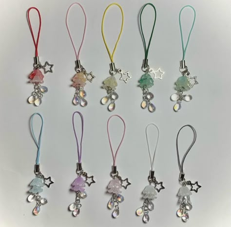 Key Holder Aesthetic, Star Jellyfish, Beaded Keychain Ideas, Aesthetic Phone Accessories, Jellyfish Keychain, Glass Jellyfish, Cellphone Strap, Jellyfish Pendant, Y2k Phone