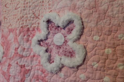 How to make chenille flowers tutorial Chenille Flowers, Chenille Baby Quilt, Quick Crochet Blanket, Faux Chenille, Sewing Simple, Chenille Quilt, Chenille Crafts, Flowers Quilt, Chenille Blanket