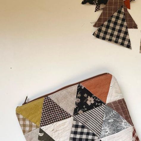 Everyday Canvas Patchwork Bags, Square Fabric Patchwork Bag, Vintage Patchwork Bags For Everyday Use, Patchwork Makeup Bag, Everyday Patchwork Pouch Bag, Lined Zipper Pouch, Quilted Zipper Pouch, Purses Diy, Sewing Club