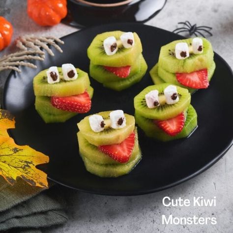 Halloween Fun Food, Kiwi Snacks, Fruit Monster, Fun Food Ideas, Kiwi Recipes, Vegetable Animals, Healthy Halloween Treats, Pumpkin Carving Party, Food Art For Kids