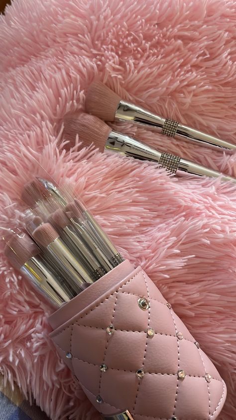 Pink Makeup Brushes Aesthetic, Pink Korean Makeup Products, Sparkly Makeup, Pink Sparkly, Makeup Brushes, Makeup, Pink, Beauty