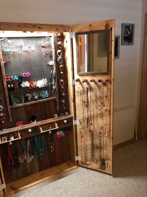 Western Jewelry Holder, Closet Jewelry Storage, Diy Jewelry Case, Diy Jewelry Cabinet, Rustic Jewelry Holder, Jewelry Armoire Diy, Belt Buckle Display, Rustic Jewelry Organizer, Armoire Diy