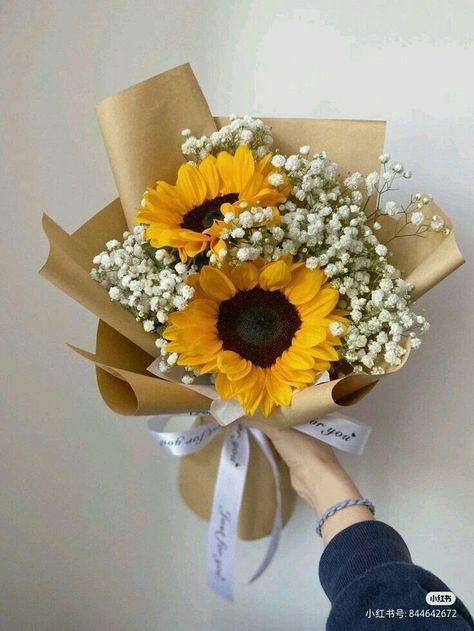 Sunflower Bucket, Diy Bouquet Wrap, Sunflower Arrangements, Paper Sunflowers, Sunflower Bouquet, Flower Bouquet Diy, Boquette Flowers, Flower Gift Ideas, Flower Business