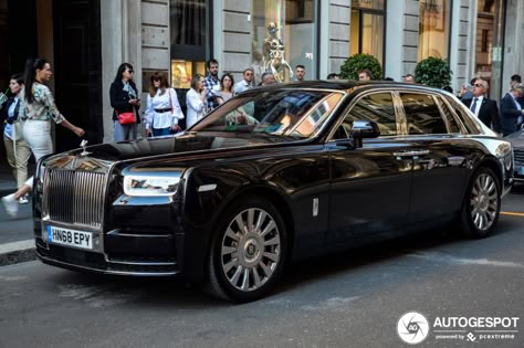 Rolls Royce Phantom Viii, Rr Phantom, Phantom Car, Most Luxurious Car, Bentley Rolls Royce, Cool Truck Accessories, Cars Drawing, Top Luxury Cars, 21 July