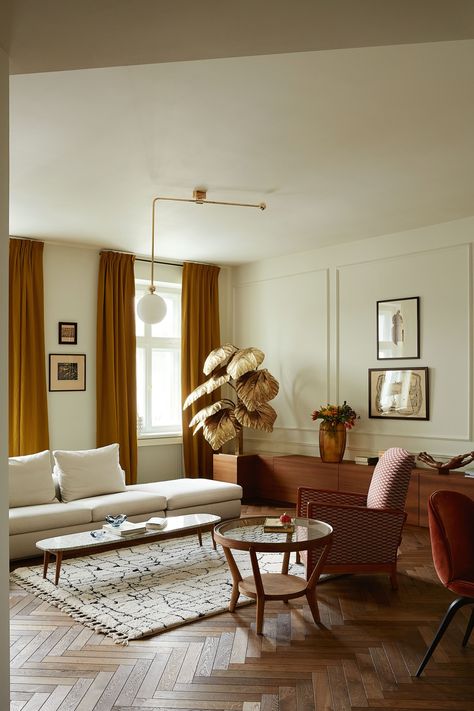 House tour: an elegantly furnished prewar apartment in the heart of Warsaw – Vogue Australia Cute Dorm Rooms, Living Room Decor Modern, Living Room Decor Apartment, Apartment Living Room, Apartment Living, Decor Interior Design, Apartment Decor, Modern Decor, Living Room Designs