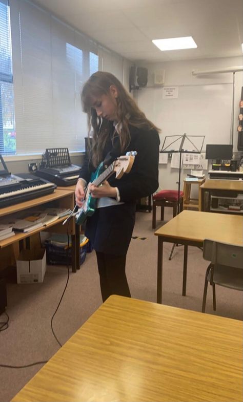 Band School Aesthetic, High School Rock Band Aesthetic, Music Performance Aesthetic, School Band Aesthetic, Teen Band Aesthetic, Band Aesthetic High School, Band Kid Aesthetic, Music School Aesthetic, School Core