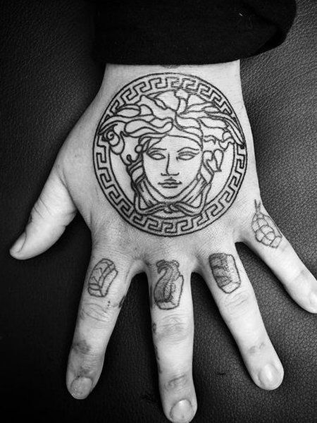 20 Beautiful Medusa Tattoos for Women in 2021 - The Trend Spotter Versace Tattoo, Medusa Tattoo Design, Tattoo Inspiration Men, Neck Tattoo For Guys, Medusa Tattoo, Calf Tattoo, Back Tattoo Women, Tattoo Feminina, Head Tattoos