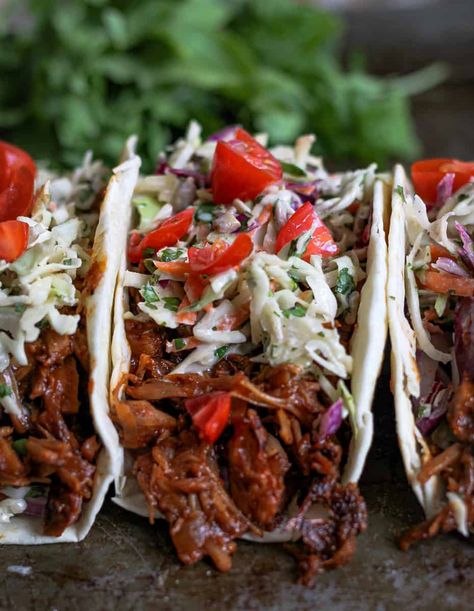 Jackfruit Tacos Vegan, Quick Easy Vegan Recipes, Bbq Pulled Jackfruit, Jackfruit Pulled Pork, Vegan Tacos Recipes, Pulled Jackfruit, Vegan Jackfruit, Tacos Vegan, Jackfruit Tacos