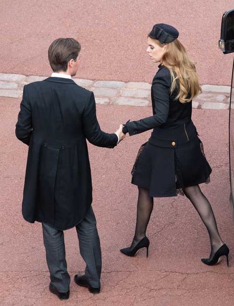 The Queens Children, Princess Eugenie And Beatrice, Prince Charles And Diana, Met Gala Dresses, Prince George Alexander Louis, Look Sophisticated, Toned Legs, British Royal Families, Sarah Ferguson