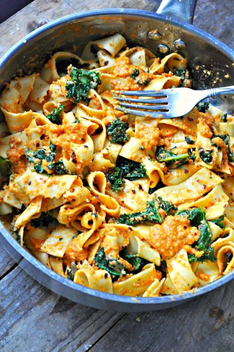 Vegan Spicy Kale and Romesco Pasta - Rabbit and Wolves Romesco Pasta, Pasta Recipe Healthy, Healthy Recipes Vegan, Wraps Vegan, Rabbit And Wolves, Spicy Pasta, Romesco Sauce, Vegan Pasta Recipes, Recipes Vegan