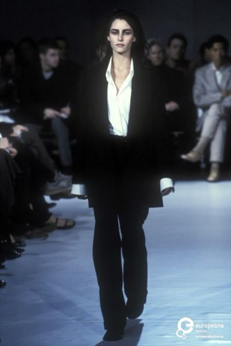 Woman Black Suit, Model In Suit, Tie Women Outfit, Runway Outfits, Black Suit, Ann Demeulemeester, 인물 사진, 가을 패션, Looks Style