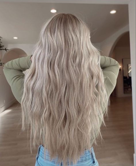 Long Blonde Hair Cool Tone, Grey Lowlights On Blonde Hair, Long Ashy Blonde Hair, Trendy Blonde Hair Long, Ashy Blonde Hair With Highlights, Dementional Hair Color Blonde, Spring Balayage Blonde, Blonde Ashy Hair, Dimensional Cool Blonde