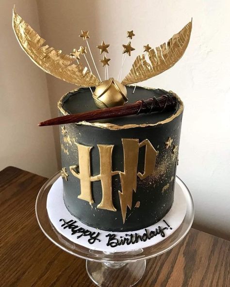 Harry Potter Themed Food, Tort Harry Potter, Harry Potter Theme Cake, Gateau Harry Potter, Train Birthday Cake, 14th Birthday Cakes, Cumpleaños Harry Potter, Harry Potter Birthday Cake, Harry Potter Bday