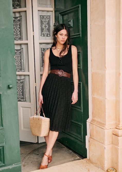 Dino Skirt, Pleaded Skirt, Western Casual, Looks Chic, Parisian Style, Look Fashion, Spring Outfits, Lace Skirt, Straw