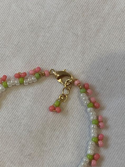 Beaded Cherry Bracelet - Etsy.de Cherry Bracelet, Beaded Cherry, Pastel Jewelry, Diy Armband, Coffee Cup Design, Themed Jewelry, Diy Crafts Jewelry, Bead Bracelets, Seed Bead Bracelets