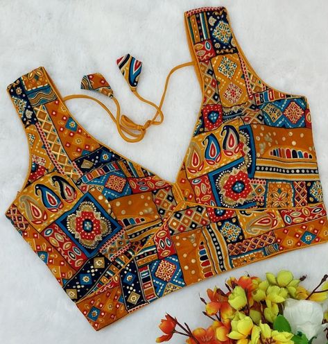 Sleeveless Blouse Designs, Blouse Designs Catalogue, Latest Blouse Designs Pattern, Sewing Pattern Shop, Blouse Back Neck Designs, Design Blouse, Fashion Design Patterns, Desi Fashion Casual, Hand Work Blouse