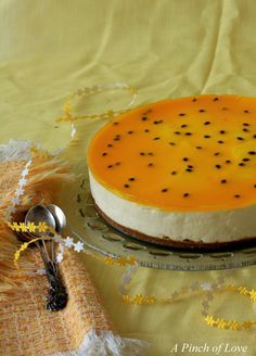 Passion fruit cheesecake Omg!!!! I NEED TO MAKE THIS IM ADDICTED TO PASSION FRUIT!!! Passion Fruit Cheesecake, Passion Fruit Smoothie, Passionfruit Cheesecake, Passionfruit Recipes, Fruit Cheesecake, Homemade Chocolate Cake, Dessert Aux Fruits, Freezing Cold, Fruit Recipes