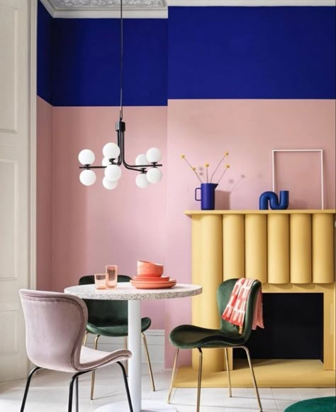 Colorful Apartment Aesthetic, Memphis Furniture, Dining Table Ideas, Colorful Apartment, Dining Room Ideas, Memphis Design, Apartment Aesthetic, Eclectic Interior, Table Ideas