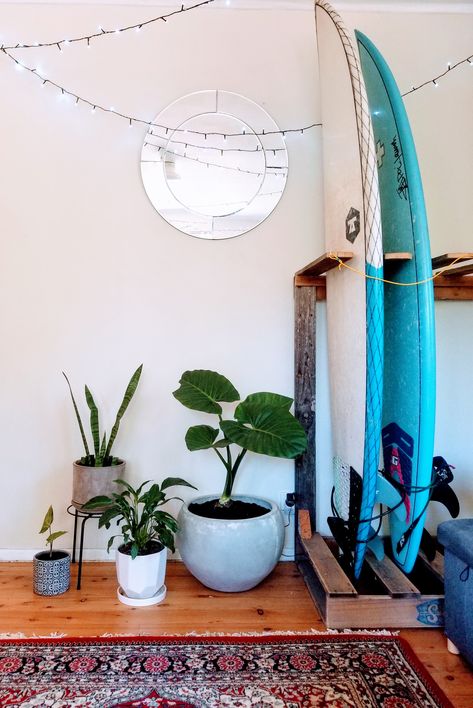 Living Room With Plants, Surfboard Stand, Surf Rack, Rack Living Room, Surfboard Rack, Rustic Apartment, Living Room Plants, Room With Plants, Apartment Living Room