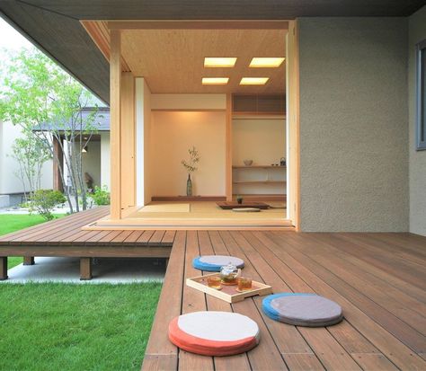 Casa japonesa: elementos tradicionais + 50 ideias no estilo oriental Zen Interiors, Japanese Home Design, Japanese Garden Design, Japanese Interior Design, Japanese Interior, Japanese House, Tea House, Small Home, Japanese Garden