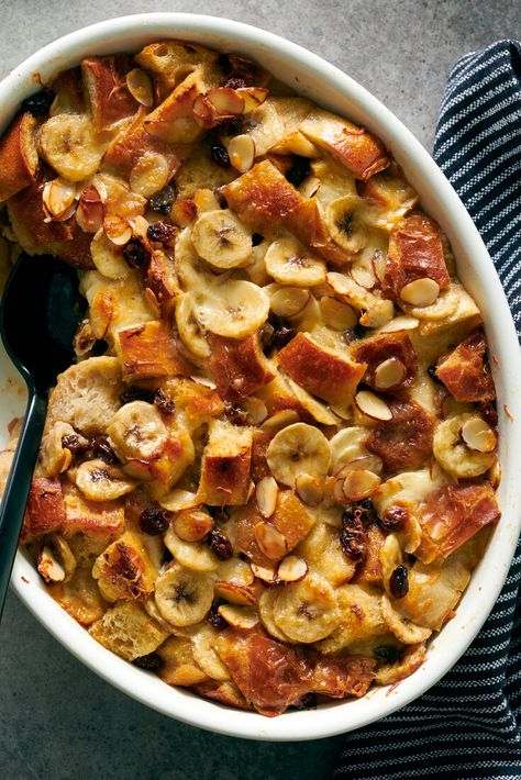 Mexican Bread Pudding Recipe, Capirotada Recipe, Mexican Bread Pudding, Recipes For Baking, Cookies Banana, Pastry Ideas, Pumpkin Bread Pudding, Mexican Bread, Pumpkin Cinnamon Rolls