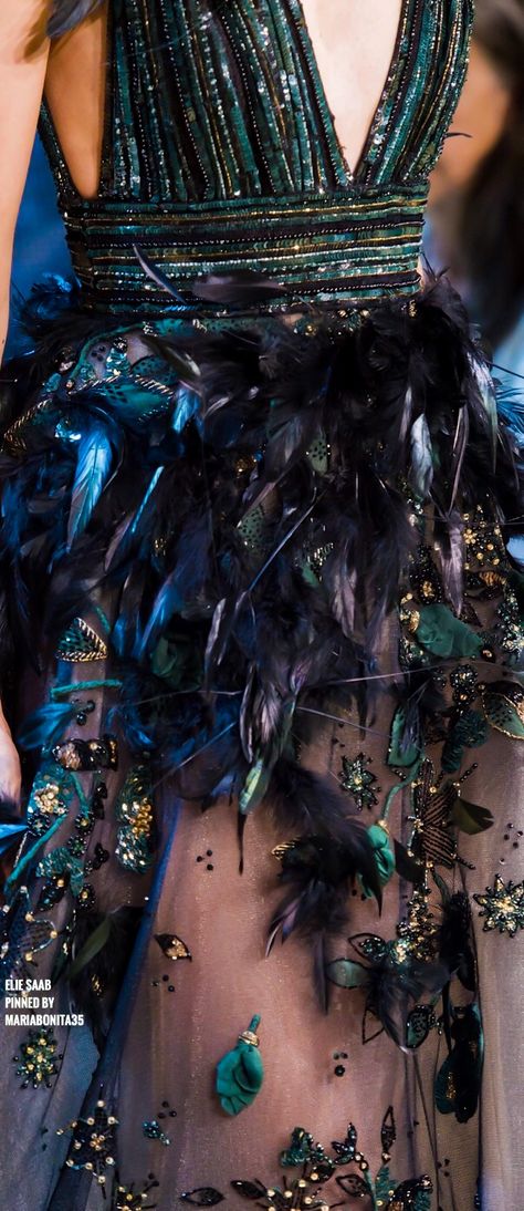 Elie Saab Fall-17 Haute Couture Details Feather Fashion Couture, Feather Couture Gown, Dragon Haute Couture, Peacock Haute Couture, Witch Cabin, Fashion Feathers, Elie Saab Embroidery Details, Couture Photography, Trendy Embroidery