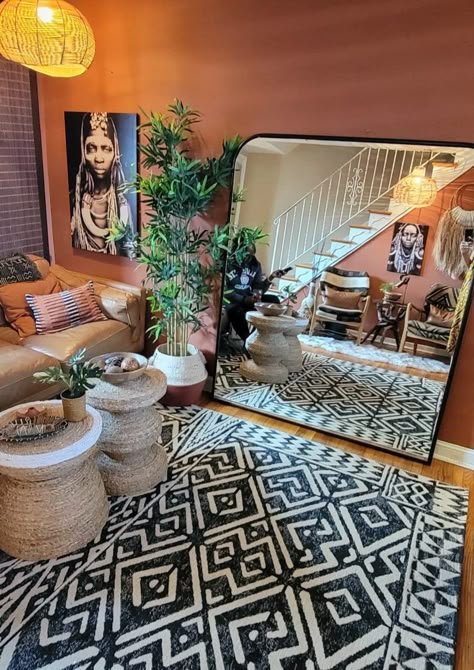 Boho Home Design Decor Ideas, Floor Ornaments, Afrocentric Room Ideas, Afrocentric Room Decor, Afro Bedroom Decor, Edgy Boho Home Decor, Neo Soul Living Room, Multiple Mirror Wall Decor, Afro Bohemian Home Decor